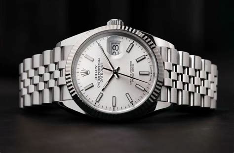 https www.thrillist.com gear how-to-spot-a-fake-rolex|how to spot a rolex.